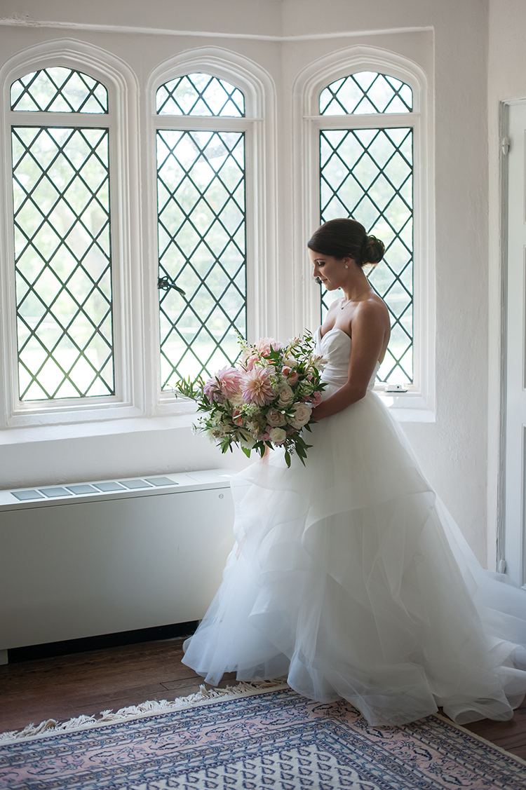 Wedding Reception at Pinecroft at Crosley Estates in Cincinnati, Ohio. Flowers by Floral Verde. Photo by Ben Elsass Photography.