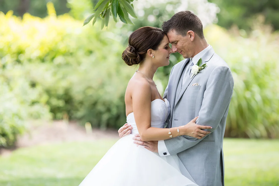 Wedding Reception at Pinecroft at Crosley Estates in Cincinnati, Ohio. Flowers by Floral Verde. Photo by Ben Elsass Photography.