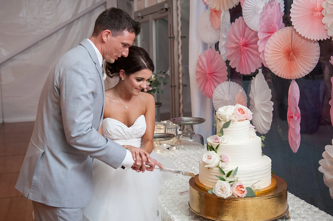 Wedding Reception at Pinecroft at Crosley Estates in Cincinnati, Ohio. Flowers by Floral Verde. Photo by Ben Elsass Photography.