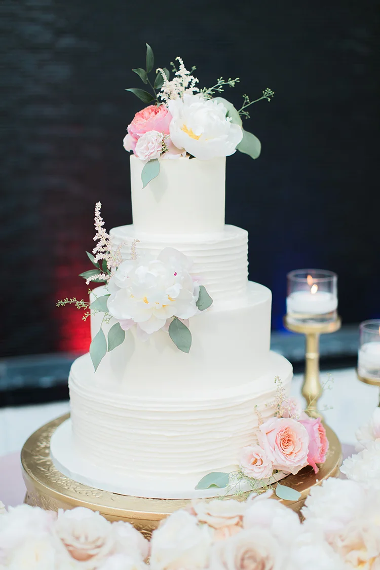 Wedding Reception at The Carrick House in Lexington, Kentucky. Flowers by Floral Verde. Photo by Rachael McCall Photography.
