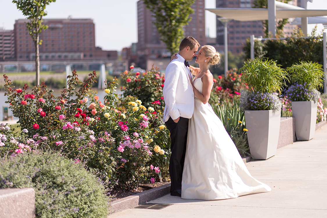 Wedding Reception at Anderson Pavilion in Cincinnati, Ohio. Flowers by Floral Verde. Photo by 1326 Studios.