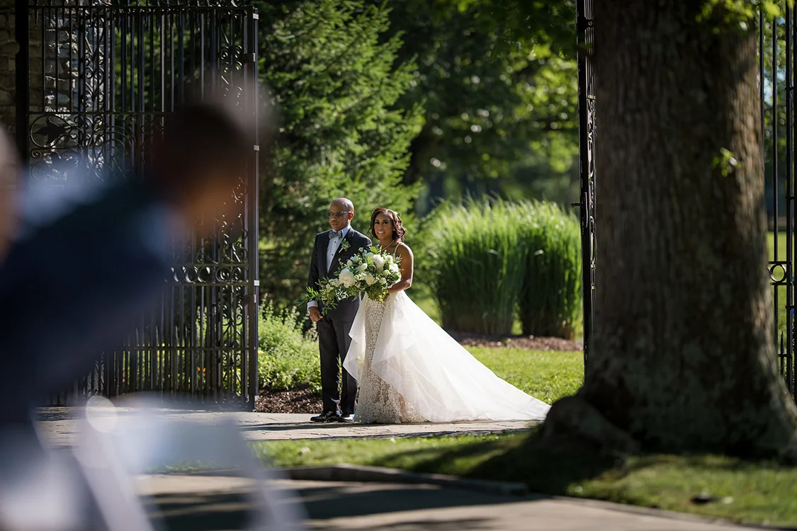 Wedding at the Greenacres Arts Center in Cincinnati, Ohio. Flowers by Floral Verde. Photo by Studio 22 Photography.