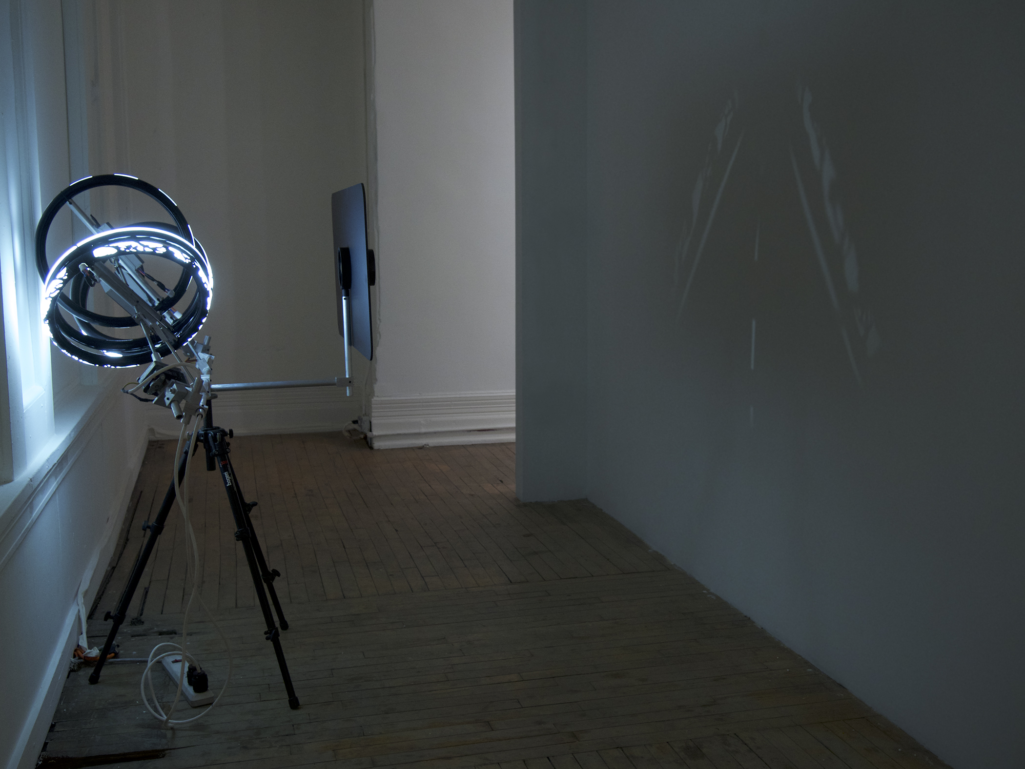   Untitled Loop , Circle fluorescent bulbs, lens, metal, paint, tripod, motor, 2016 