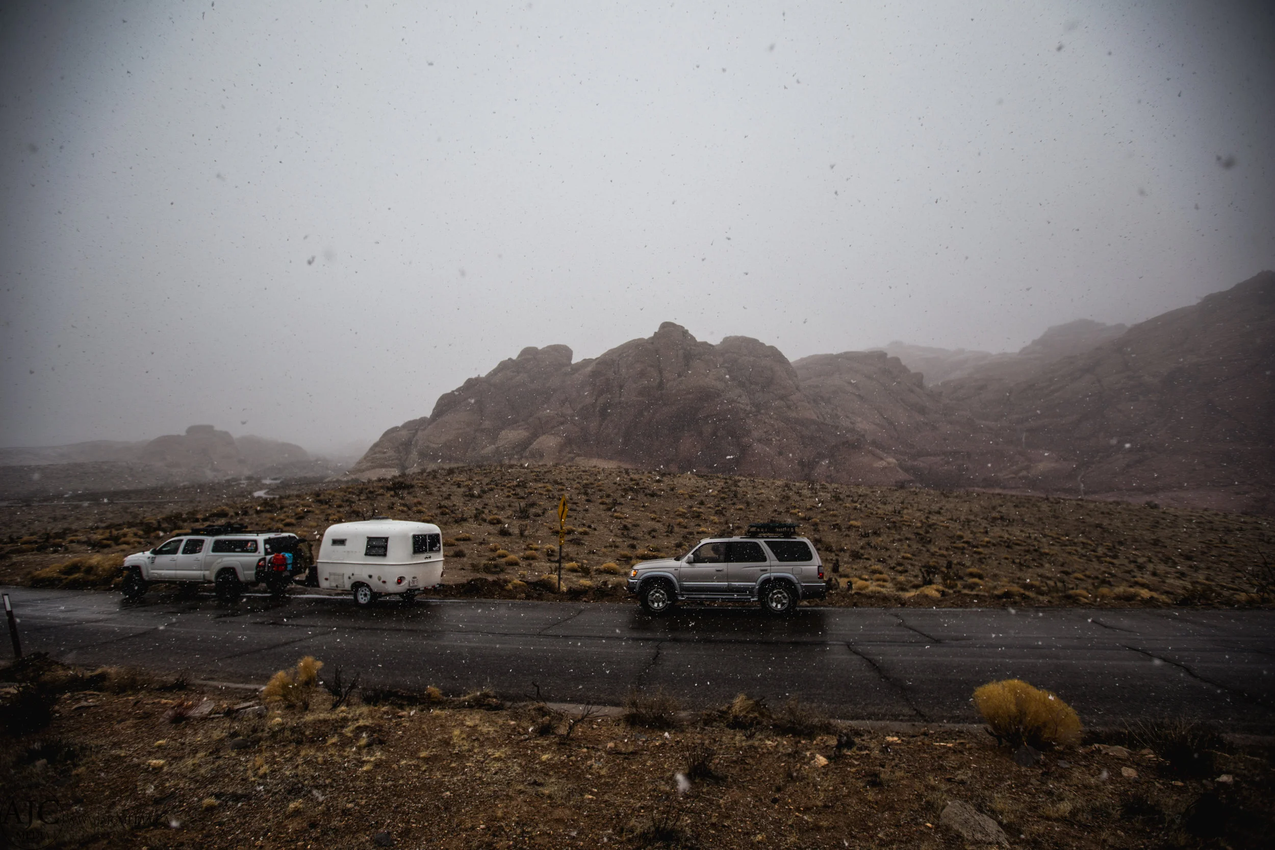 It starts to snow a little as we drive the scenic parkway...
