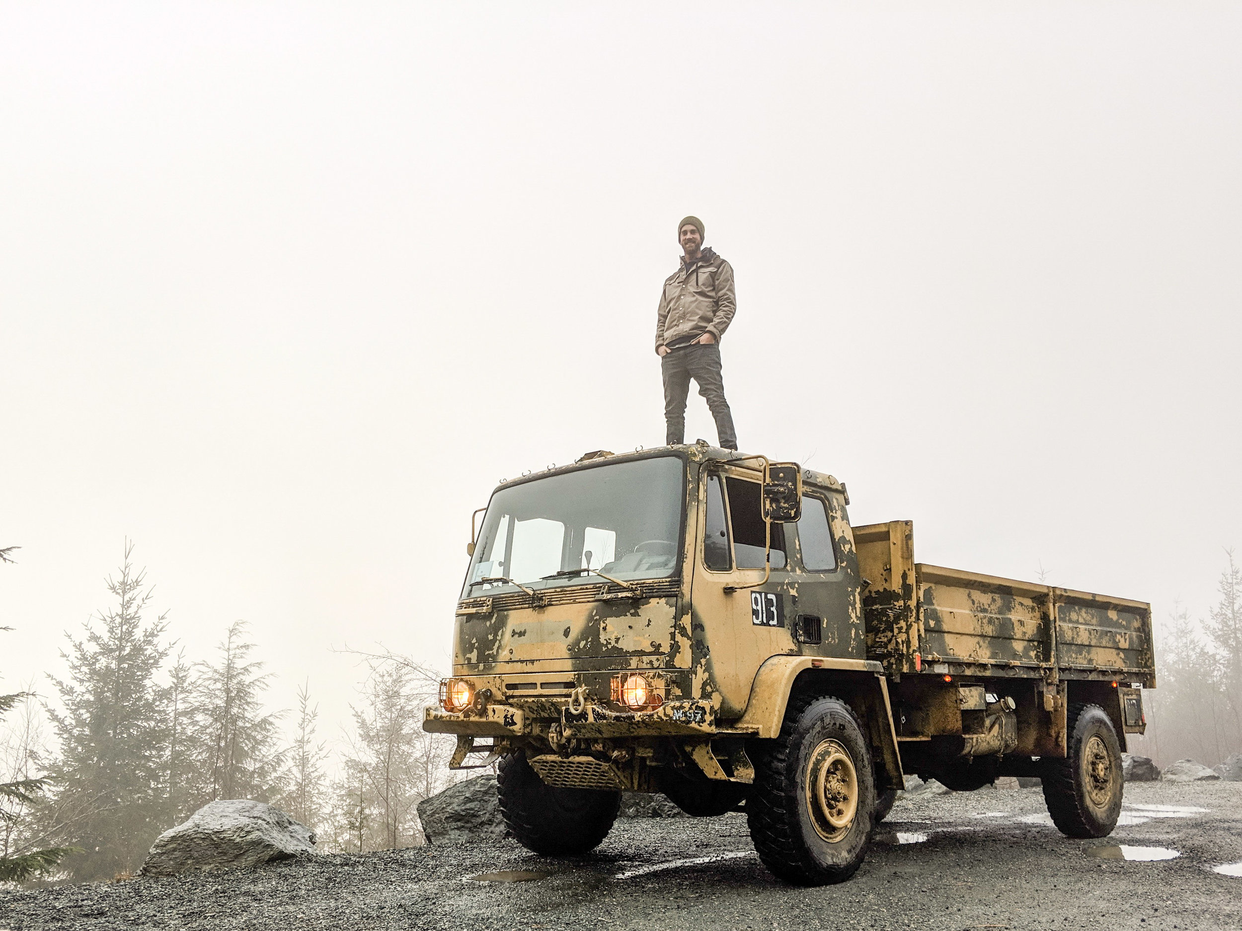 the DAF’s roof is rated to support up to five troops, or so I’ve heard, but it sure can support me!