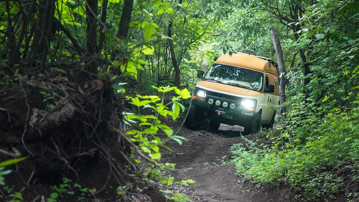 A little offroad route to stretch the legs.

As of late we have really pulled back from pursuing challenging offroad routes. With the newly acquired knowledge that the van severely struggles at high altitude and that its weight prevents us from tackl