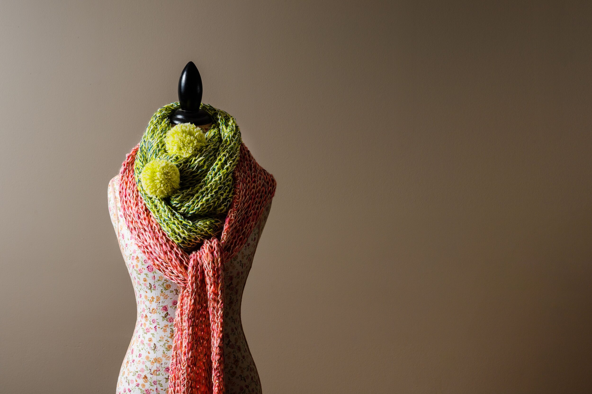 KayLee's Pompom wrap / light