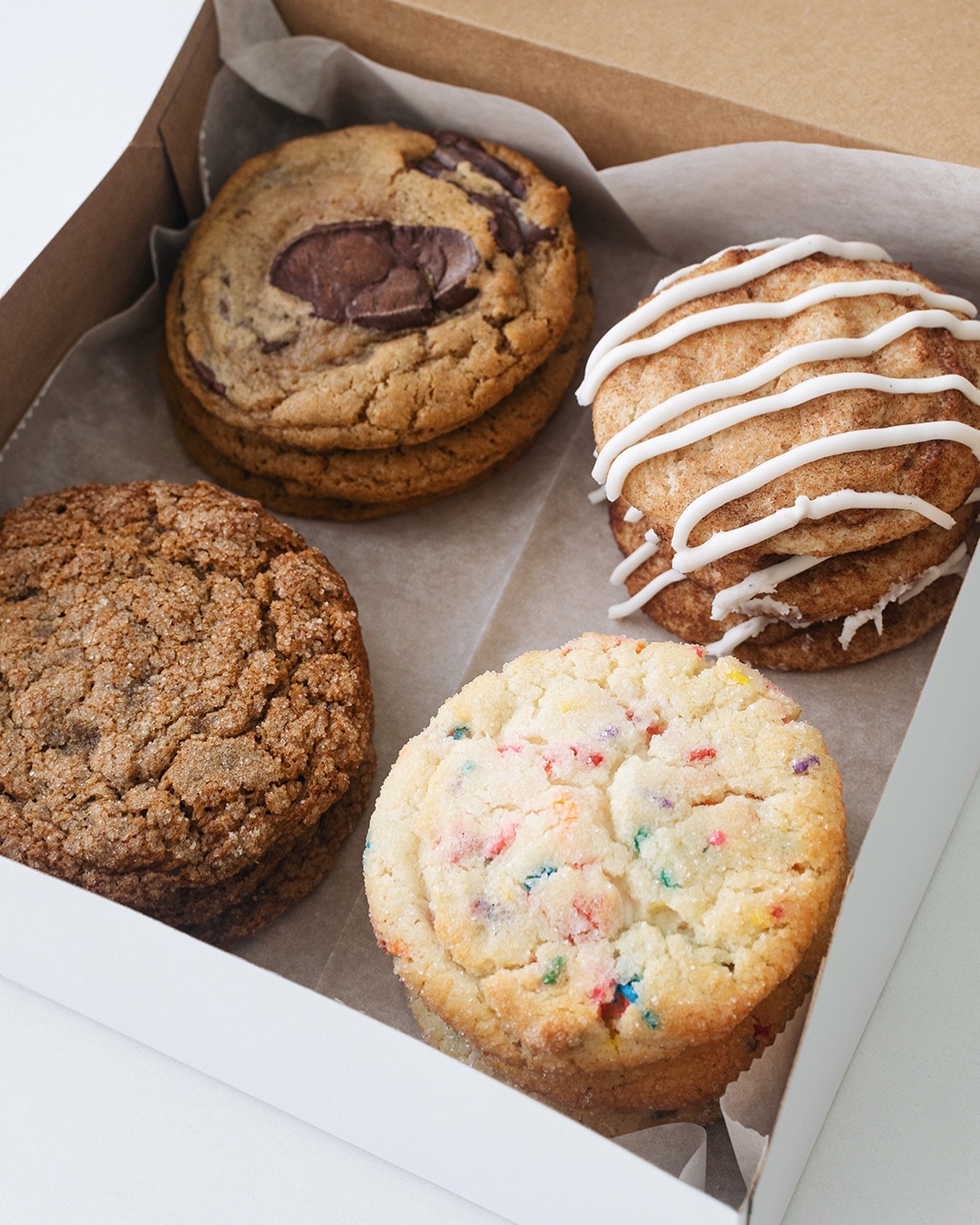 We always got ya covered with cookie choices 👌🍪 Chocolate Chip, Snickdoodle, Funfetti, and Ginger Oatmeal are just a few of our faves.