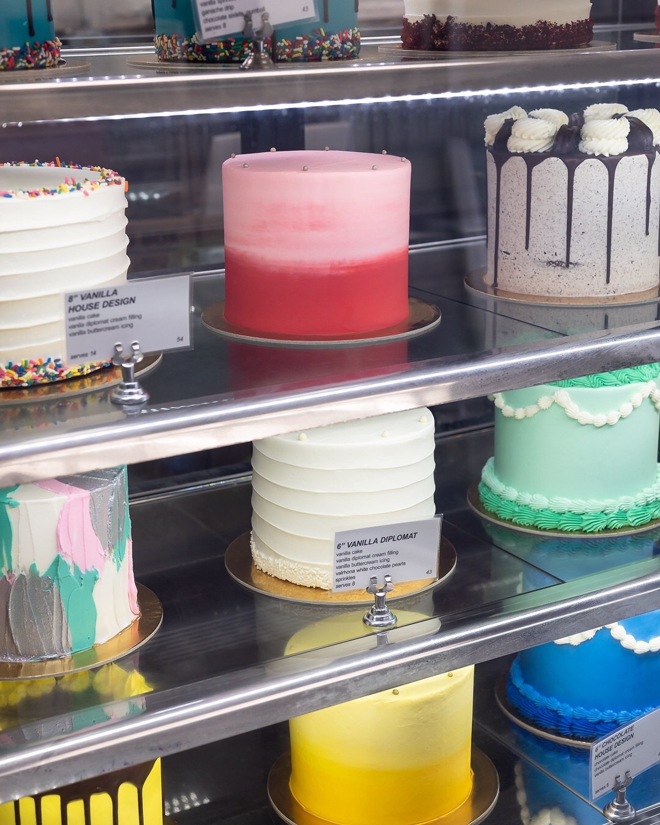 Our cake case is pure buttercream comfort ☁️🩷🎂