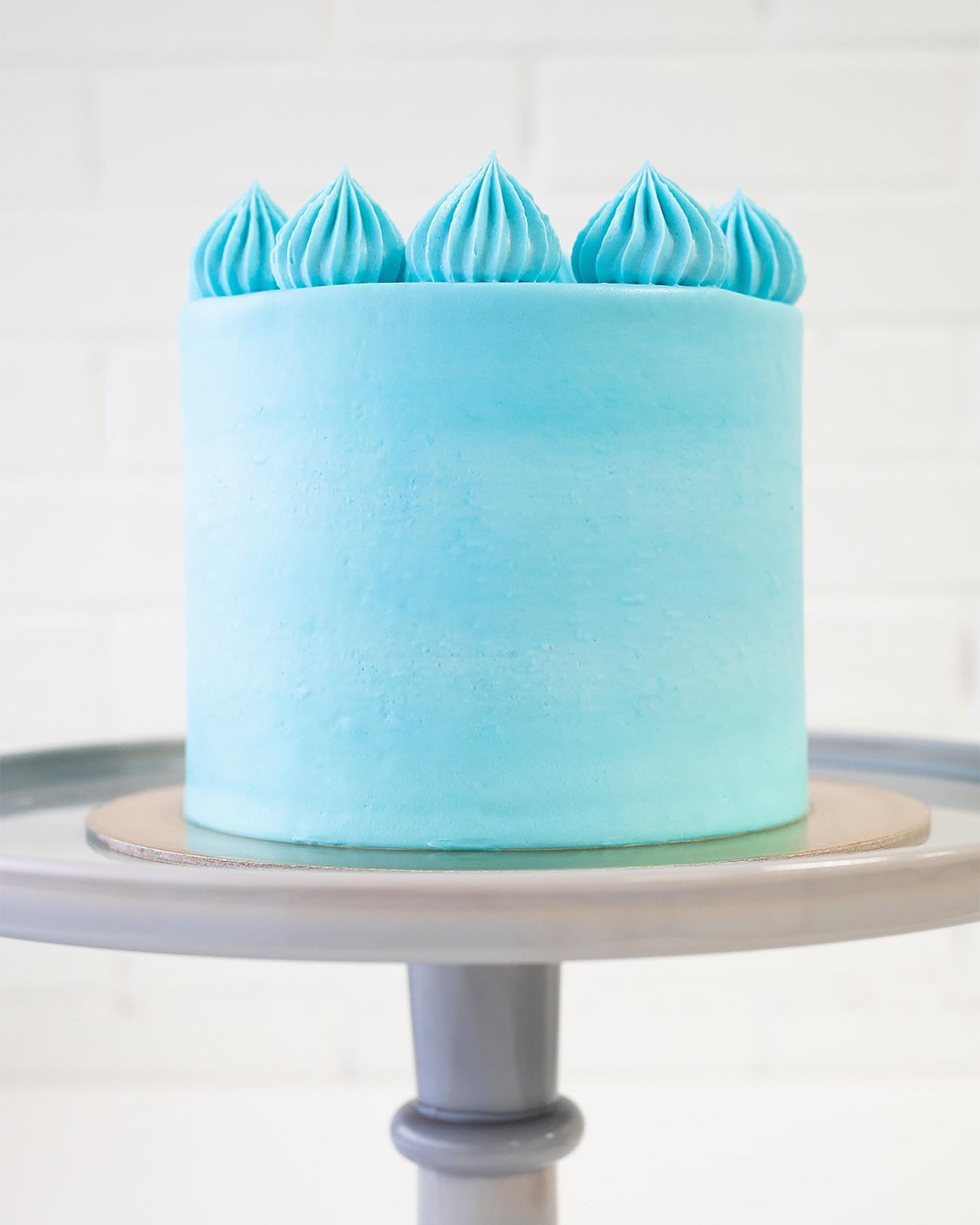 6&rdquo; Poof Cake in Turquoise 🩵🎂 See all our Made-to-Order Cake flavors, designs, and colors at the bio link.