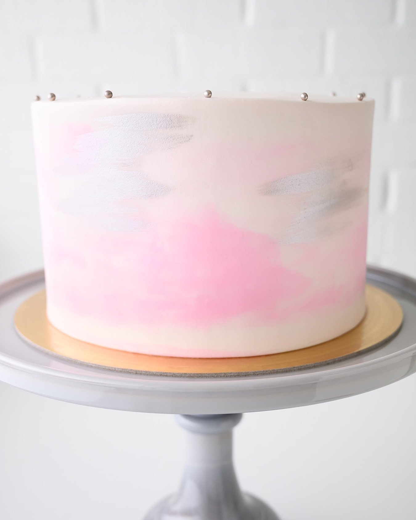 8&rdquo; Tonal Watercolor Cake in Light Pink, White, and Silver Metallic 🩷🤍🩶 Choose the size, flavor, design, and colors for your next Made-to-Order Cake at the bio link.