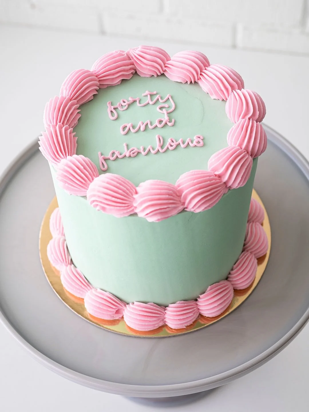 6&rdquo; Shell Border Cake in Mint Green and Light Pink 💚🩷🎂 Customize yours and submit a preorder request at the Made-to-Order Cake link in bio.