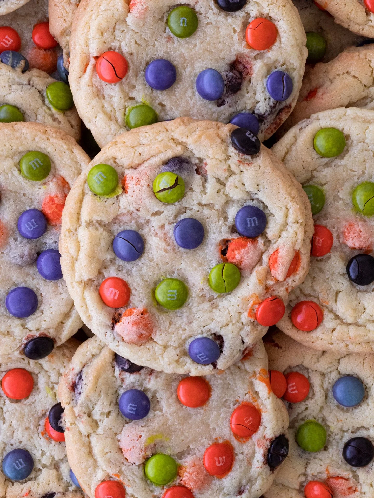 M&amp;M Cookies, but make &lsquo;em spooky 🪲🎃🔮🕷️Get &lsquo;em with Halloween M&amp;Ms through 10/31.