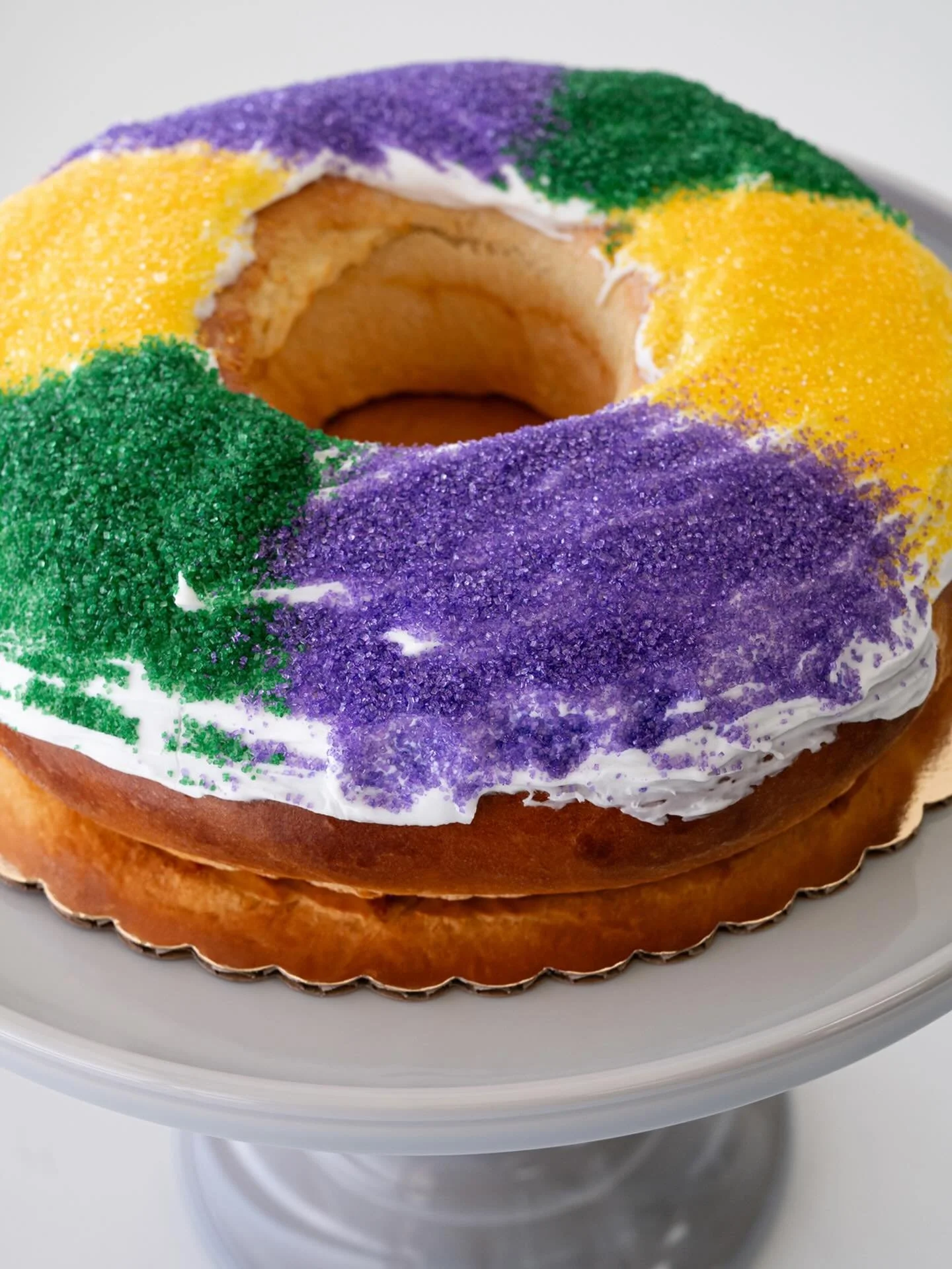 KING CAKES ARE HERE 👑 Limited quantities in store till sold out today and tomorrow. Mardi Gras waits for no one 💜💚💛

#charlotte #mardigras #kingcake