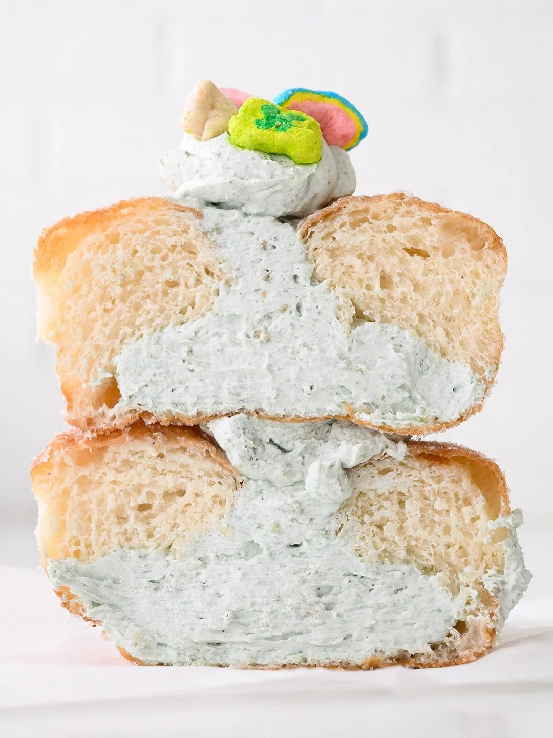 🍩 LIMITED TIME DOUGHNUT DROP 🍩

🍀🌈💫 Lucky Charms 🍀🌈💫

Sugar doughnut
Cereal milk diplomat cream filling
Lucky Charms cereal

Here and @suarezbakeryandbarra till sold out every day through St. Patrick&rsquo;s Day.

#charlotte #doughnuts #lucky