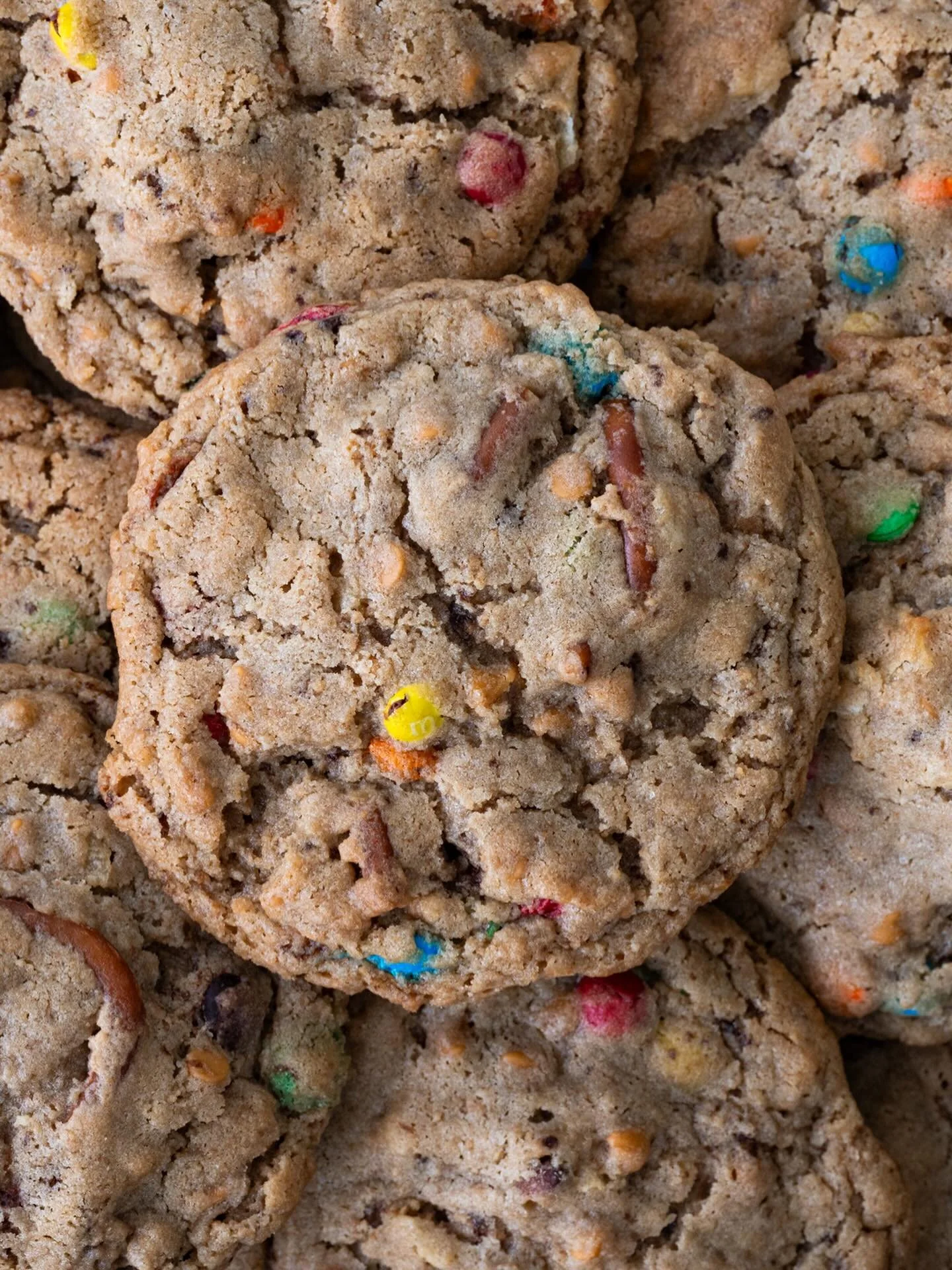 🍪 KITCHEN SINKS ARE BACK 🍪 Our signature cookie dough with M&amp;Ms, potato chips, pretzels, butterscotch chips, chocolate chips, ground coffee, and graham cracker crumbs. Fully loaded and here now for a limited time. 

#charlotte #bakery #cookies
