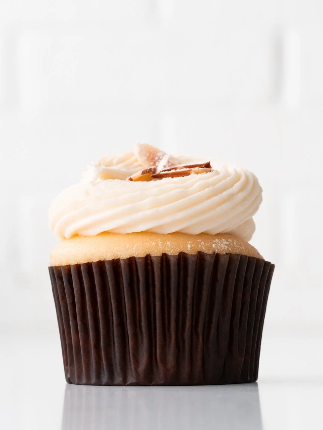 🧁 NEW FLAVOR DROP 🧁

ALMOND AMARETTO

Almond cupcake
Amaretto diplomat cream filling
Almond cream cheese icing
Toasted almonds
Powdered sugar

Here and @suarezbakeryandbarra till sold out every day for a limited time

#charlotte #cupcakes #dessert