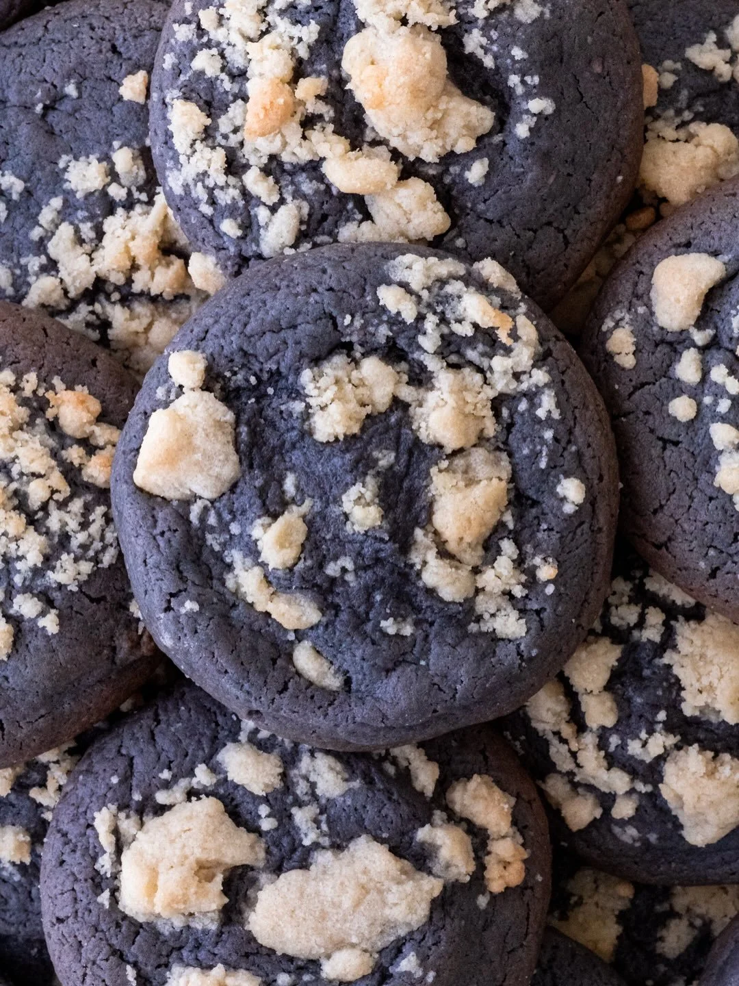 🍪 NEW COOKIE DROP 🍪

🫐🍰 Stuffed Blueberry Cheesecake 🫐🍰

Blueberry cookie
Cream cheese filling
Butter crumble 

Here now for a limited time.

#charlotte #cookies #blueberry