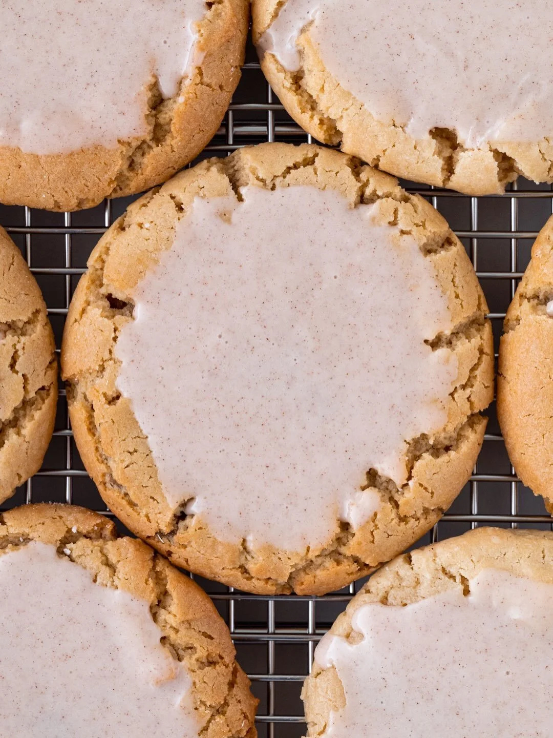 Stuffed Brown Sugar Cinnamon Pop-Tart Cookies are what happens when a good time turns into a long time 🍪💥 Originally a limited-time thing, and then you all refused to let them leave. Soft brown sugar cookies with velvety brown sugar cinnamon fillin