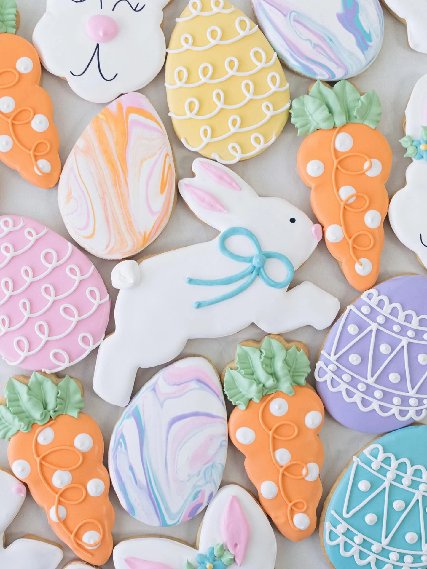 EASTER SUGAR COOKIES ARE HERE 🐇🥕🐣 Iced and Sanding Sugar Cookies are in the cookie case now through Sat Apr 4 (Closed Easter Sunday). They&rsquo;re also available by preorder at the Sugar Cookies link in bio, but spots are limited so hop to it!

#