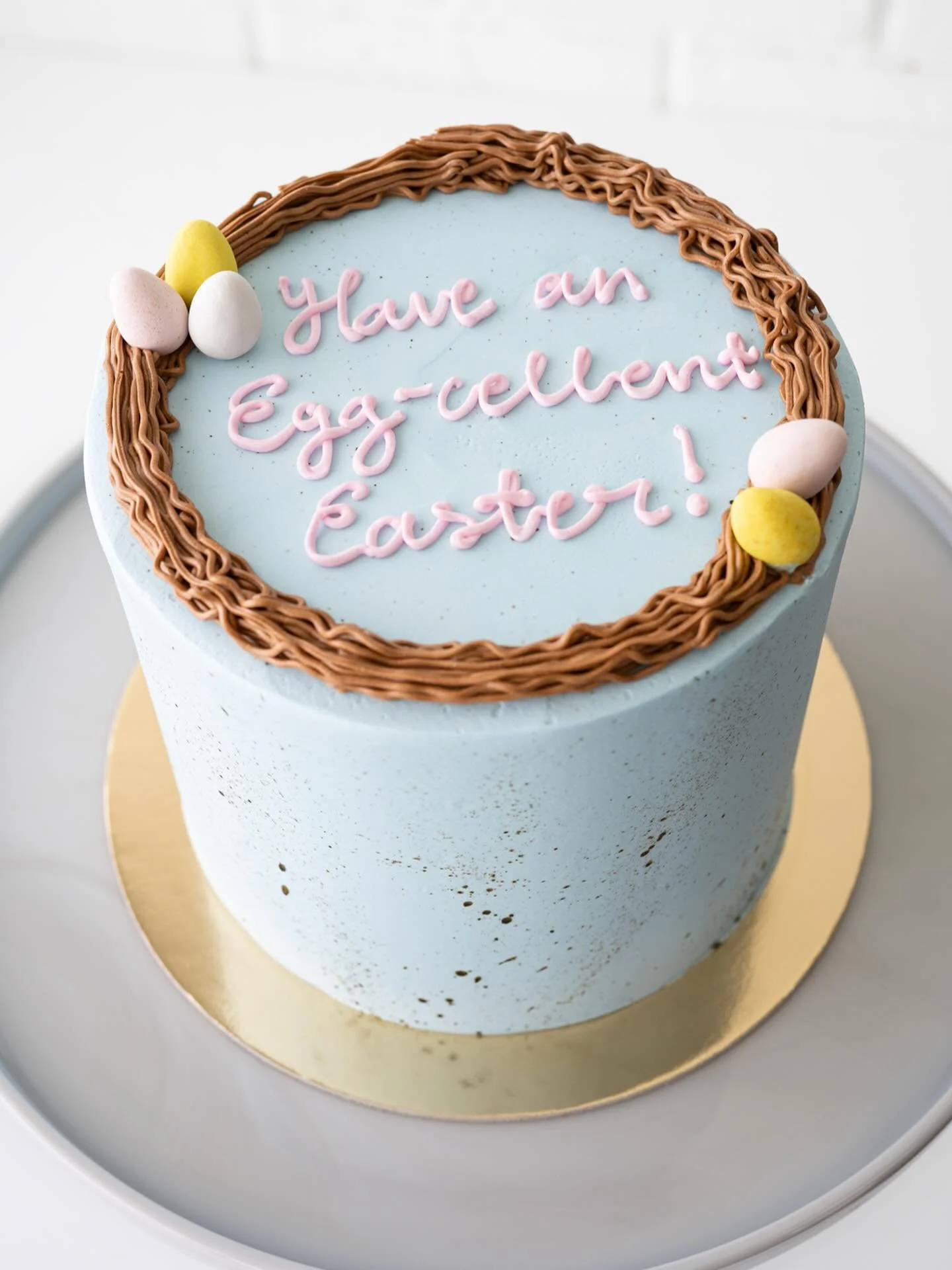 Wishing you an Egg-cellent Easter and at least one thing that doesn&rsquo;t come from a plastic egg 🐣🌼🐰 Park Rd is closed today. @suarezbakeryandbarra is open all day. 

#charlotte #easter #happyeaster