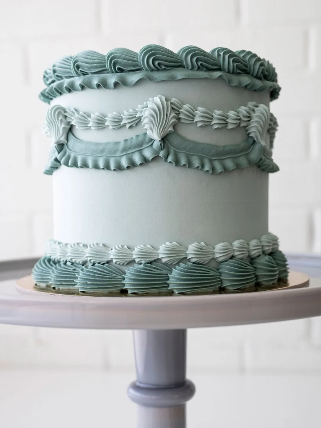 Cake is always the answer to another lap around the sun 🎂💚☀️ 6&rdquo; Vintage Cake in Sage tonal. Submit a preorder request for yours at the Made-to-Order Cake link in bio.

#charlotte #cake #happybirthday