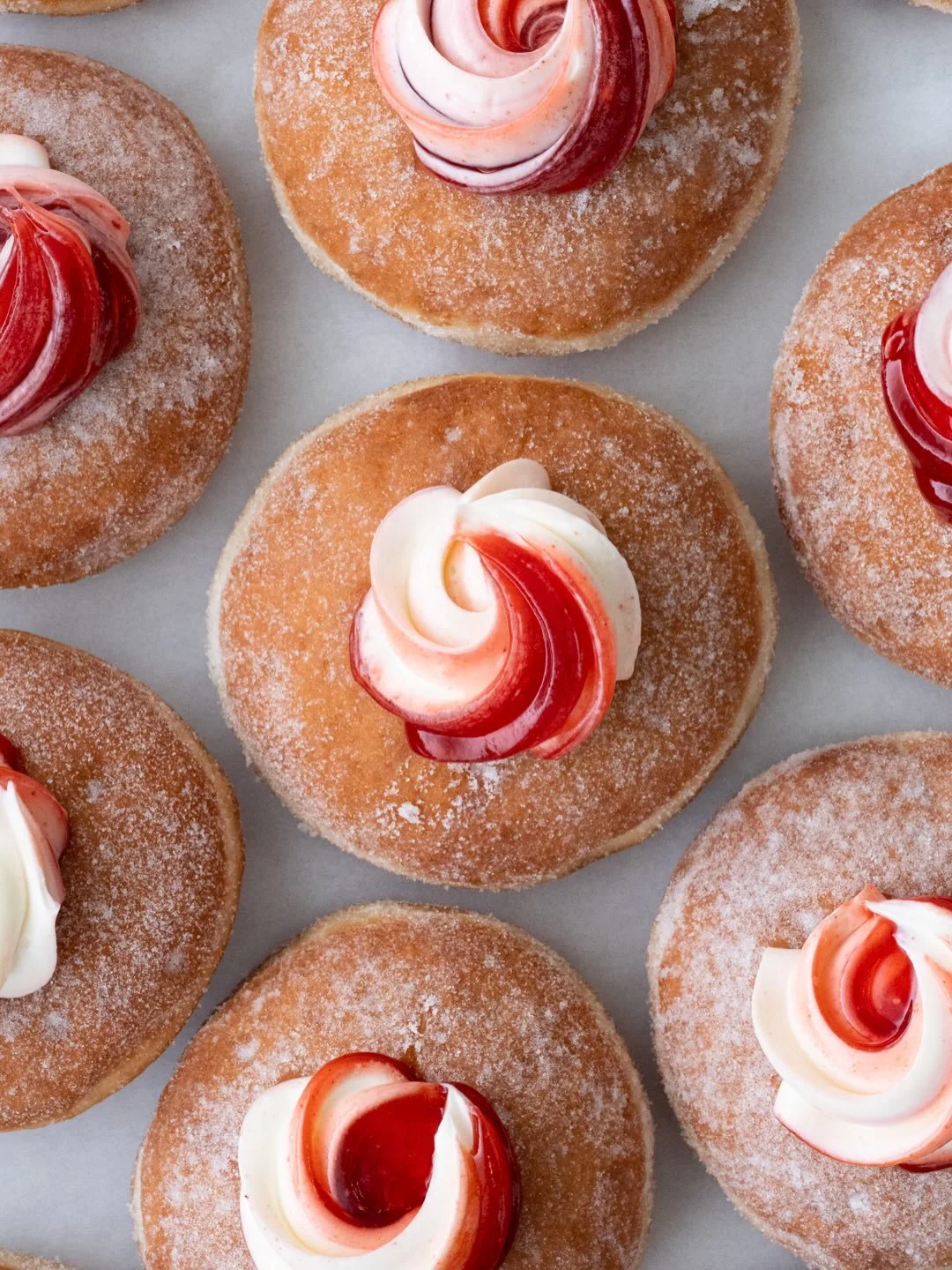 🍩 NEW LIMITED-TIME DOUGHNUT DROP 🍩 

❤️🤍 Guava &amp; Cheese ❤️🤍

Fluffy yeast sugar doughnut
Guava and cream cheese filling and topping

Here and @suarezbakeryandbarra till sold out each day for a limited time starting Mon 5.25.

#charlotte #doug