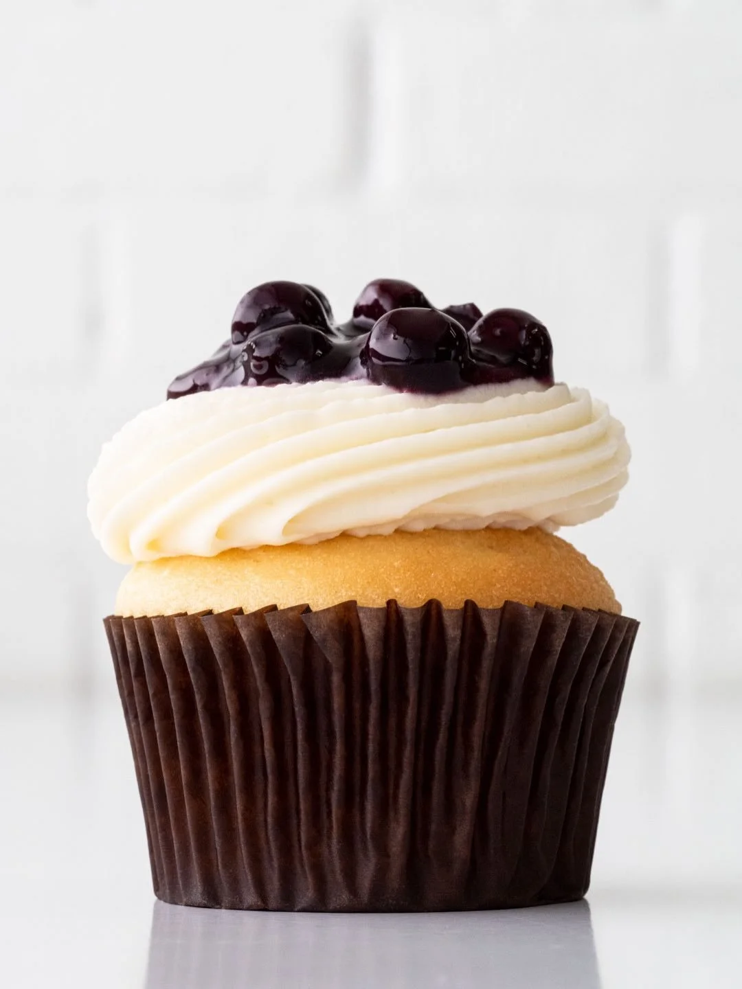 🧁 LIMITED-TIME CUPCAKE DROP 🧁

🍋🫐 Lemon Blueberry is back 🍋🫐

Lemon cupcake
Blueberry custard filling
Lemon cream cheese icing
Blueberry compote 

Here and @suarezbakeryandbarra till sold out every day for a limited time.

#cupcakes #lemon #blu
