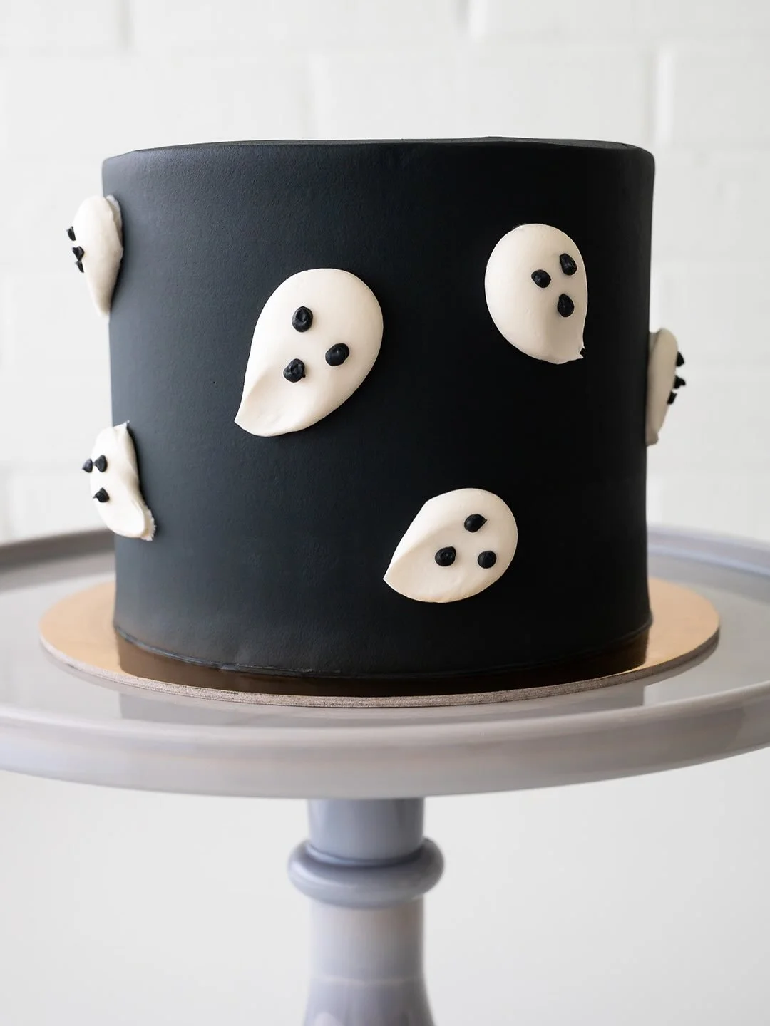Halloween Cake designs are back and ready for preorder 👻🌹🩸🎃 Tap the Made-to-Order Cake link in bio to customize yours and submit a preorder request for pickup through 10/31.

#charlottenc #halloween #cakes