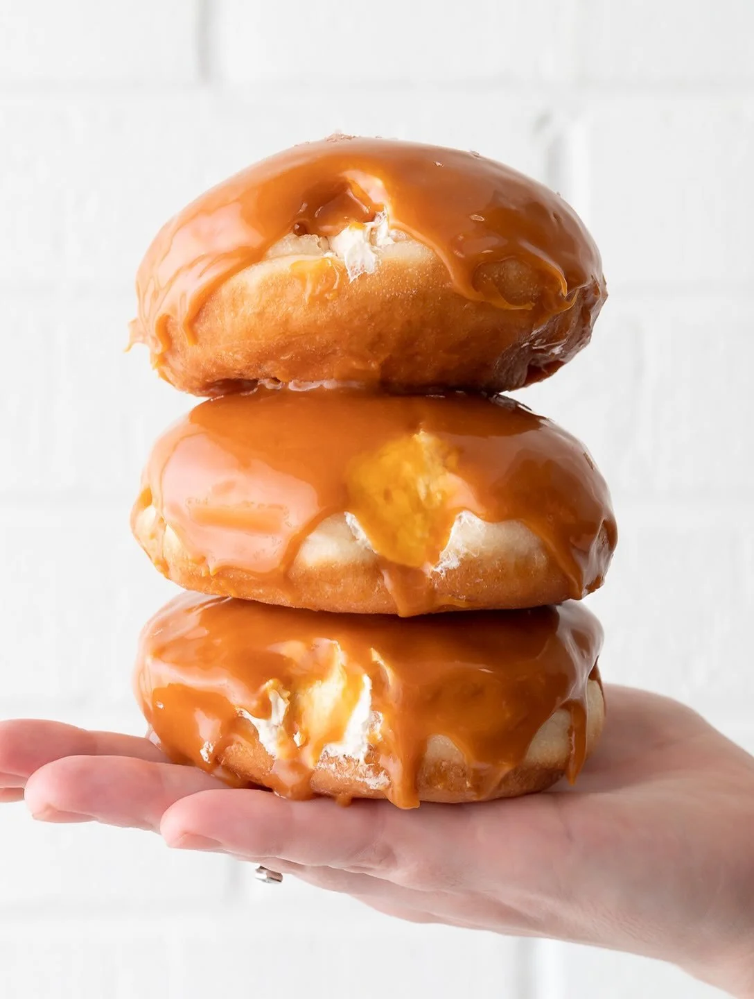 🍩 NEW LIMITED-TIME DOUGHNUT DROP 🍩

🧡 Salted Caramel is back 🧡

Fluffy yeast doughnut
Salted caramel diplomat cream filling
Caramel glaze
Maldon sea salt flakes

In the case now.

#charlottenc #saltedcaramel #doughnuts #donuts