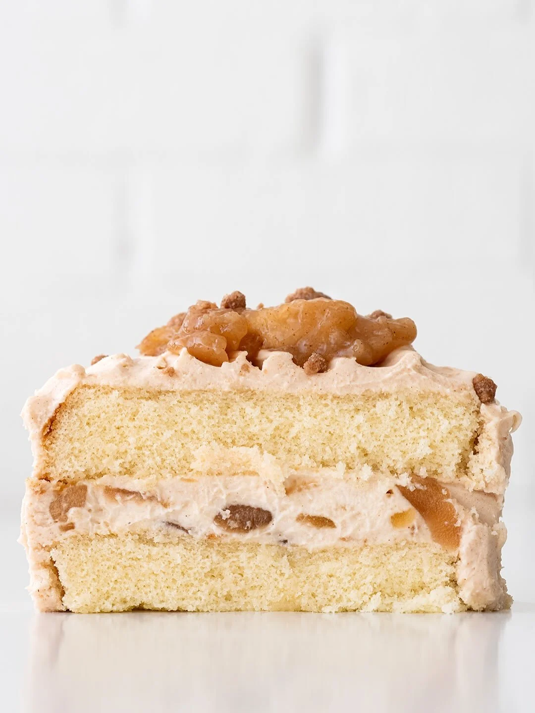 🍰 NEW LIMITED-TIME CAKE SLICE DROP 🍰

🍎🍏 Cinnamon Apple 🍎🍏

Vanilla cake
Brown sugar cinnamon apple cream cheese filling
Cinnamon cream cheese icing
Cinnamon apples
Buttery brown sugar crumble

In the case now.

#charlottenc #cake #dessert #fal