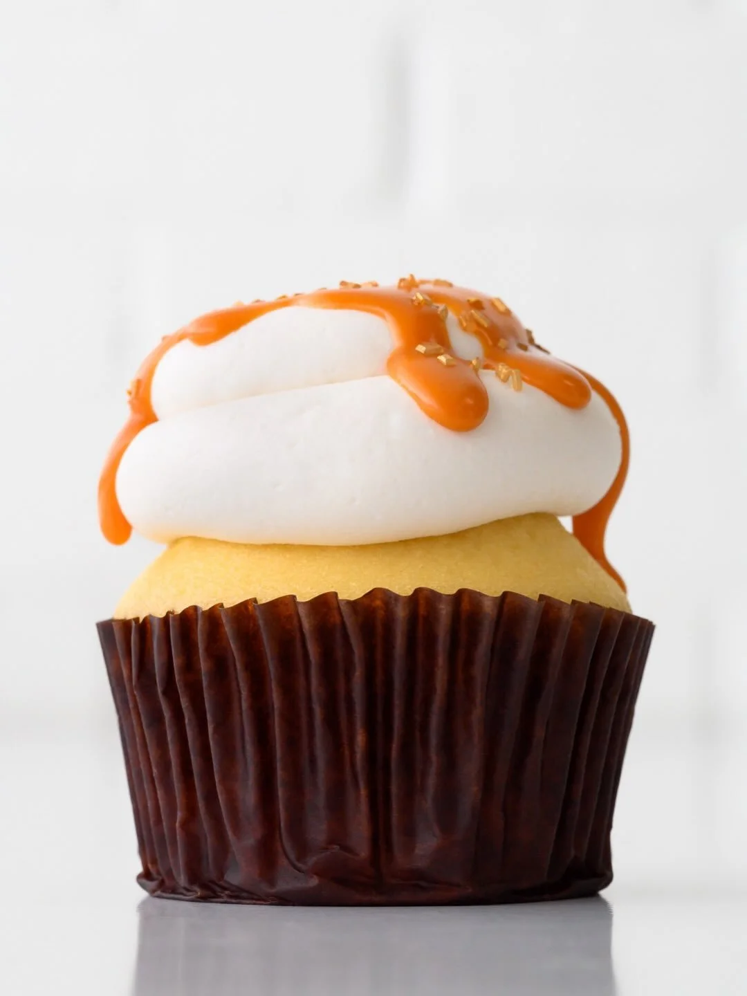 🧁 NEW LIMITED-TIME CUPCAKE DROP 🧁

💫🍻⚡️ Butterbeer is back 💫🍻⚡️

Vanilla cupcake
Butterscotch diplomat cream filling
Malted milk buttercream icing
Butterscotch drizzle
Gold sugar crystal &amp; stars

In the case now.

#charlottenc #butterbeer #