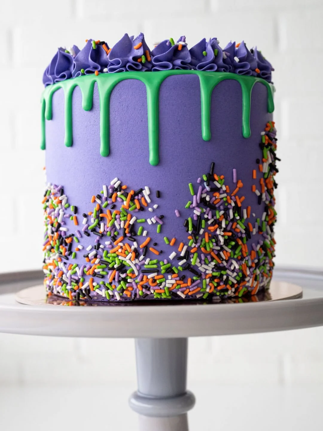 Halloween cakes are brewing 🔮🧙&zwj;♀️✨ See &lsquo;em all and customize yours at the Made-to-Order Cake link in bio.

#charlottenc #halloween #cake #cakes