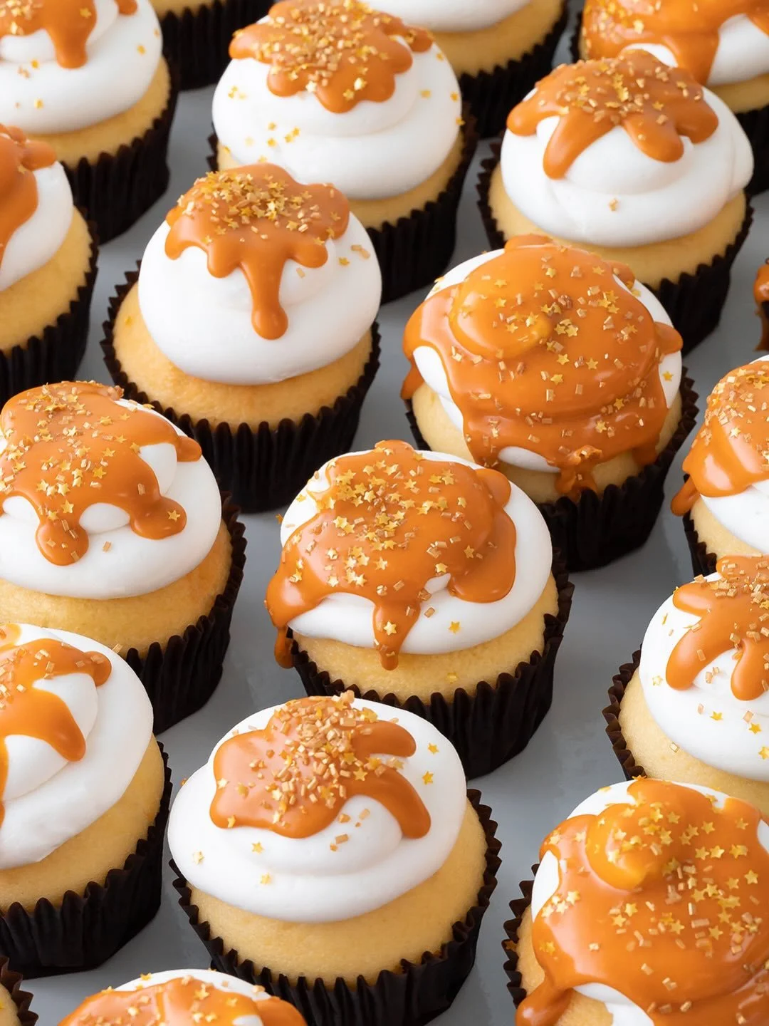Vanilla cake, butterscotch cream, malted milk buttercream, butterscotch drizzle, and a sprinkle of gold ✨🧁⚡️ Butterbeer Cupcakes are still here, but only for a limited time. 

#charlottenc #butterbeer #cupcakes