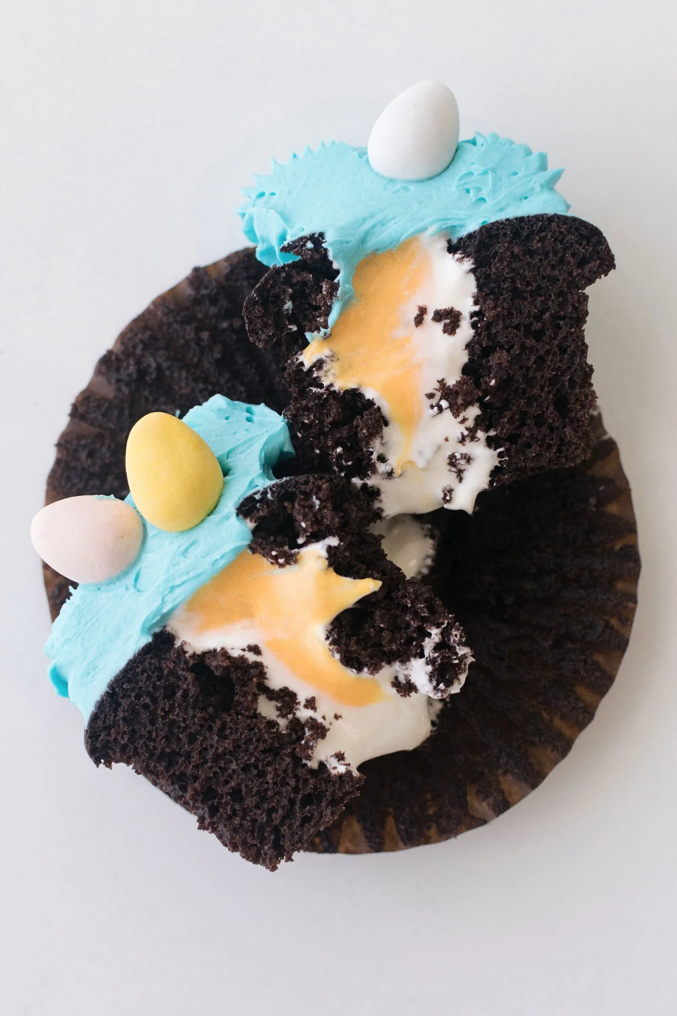 suarez-bakery-park-rd-charlotte-cadbury-creme-egg-cupcake-02-web-2048.jpg