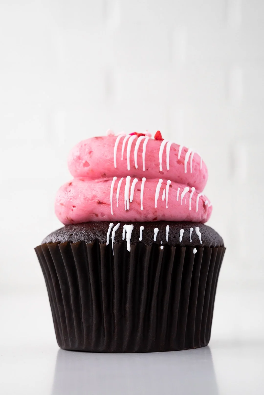 suarez-bakery-park-rd-charlotte-chocolate-covered-strawberry-cupcakes-06.jpg