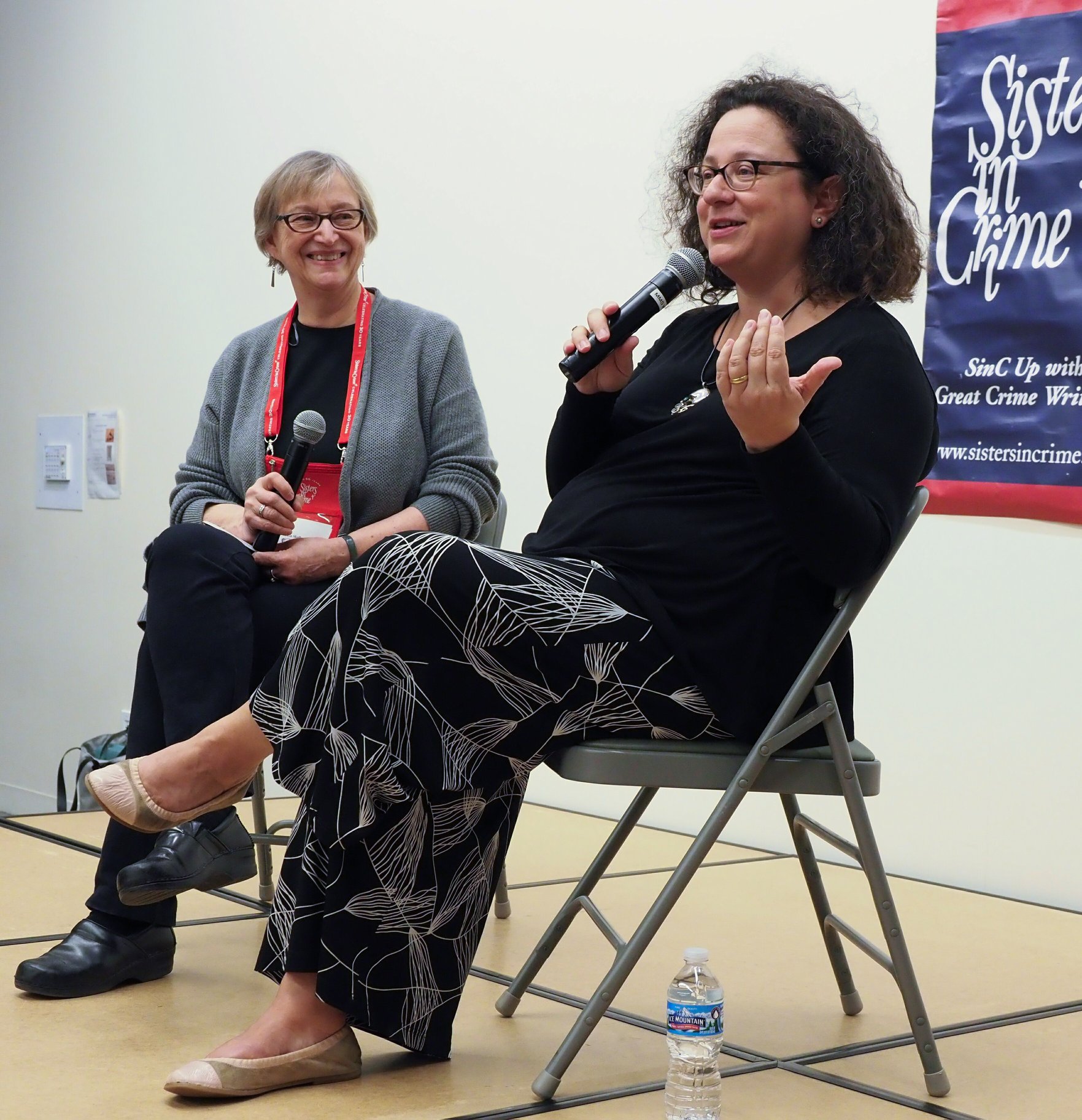 Interviewing Sophie Hannah, the internationally best-selling author of the new Hercule Poirot mysteries, during the Sisters in Crime lunch at Murder and Mayhem in Chicago 2019. Photo by John Thomas Bychowski