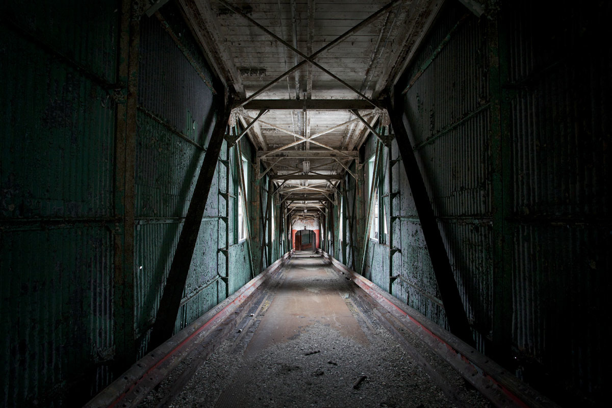 911-7919402-tunnel.jpg