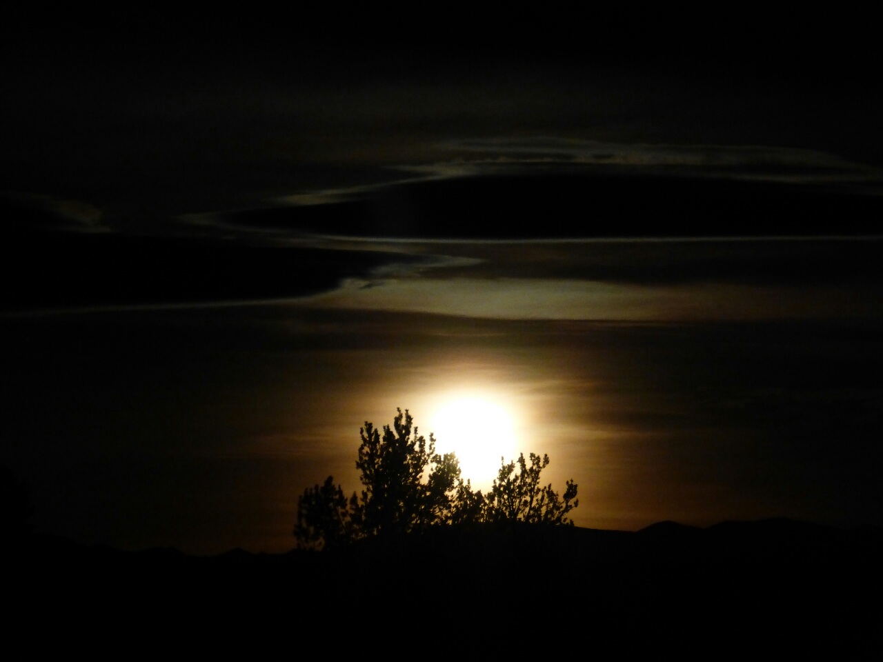 ...and even the moon. I stopped midway up a climb in the dark when I saw a nice flat spot beside the road. At night somebody stopped and said something in Spanish, then they took off.