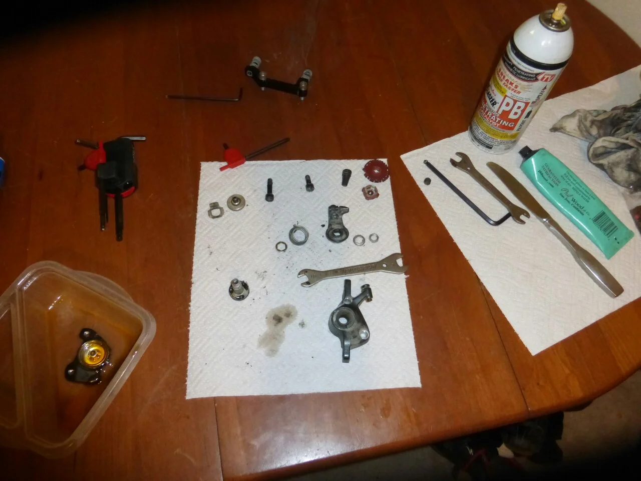 The avid BB7 taken apart, the melted adjustor soaking in oil.