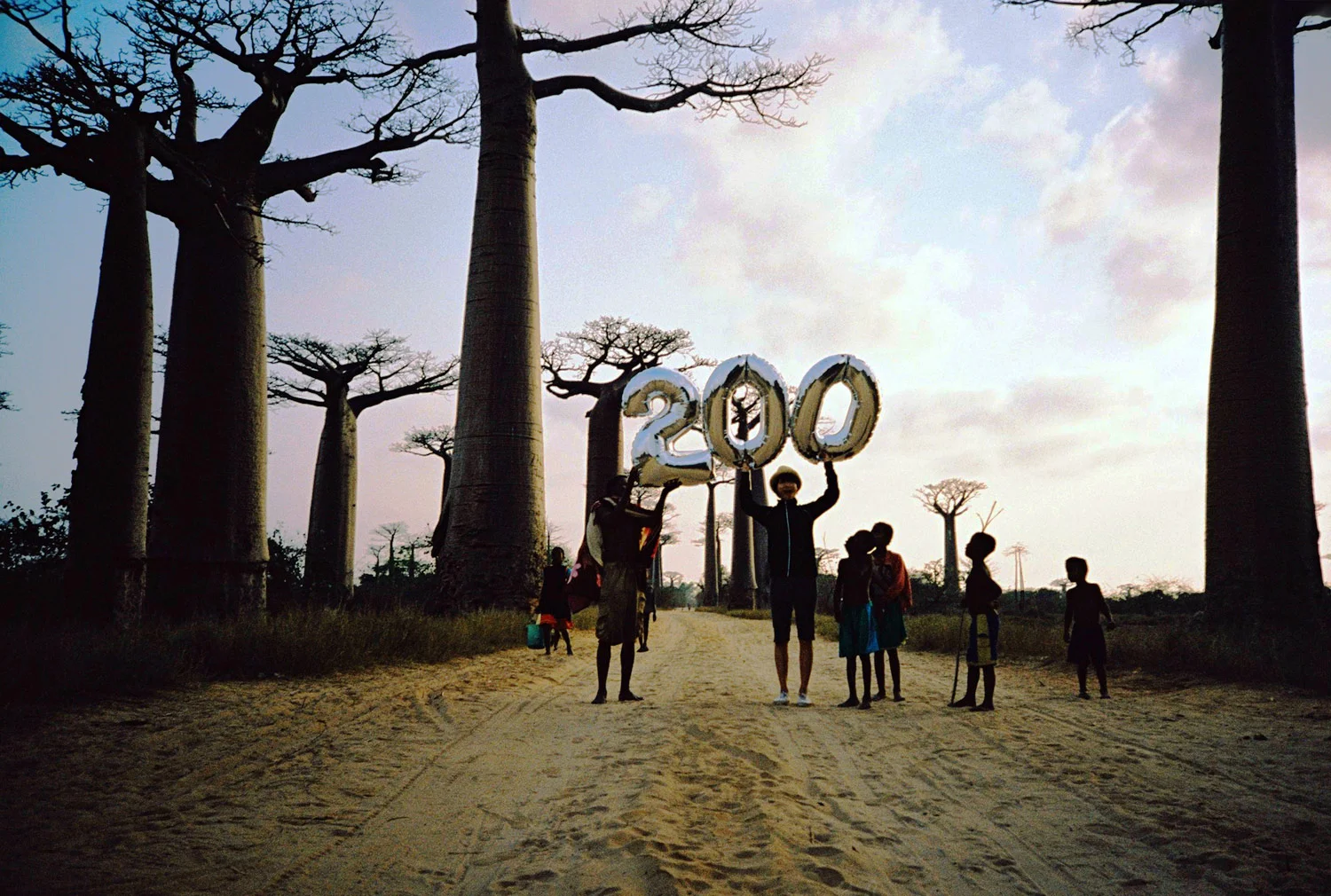 I got the 200th one in Madagascar.&nbsp;Comparing with the 100th film, I scaled up the size of the figure and prepared balloons which was effectively shown with the dazzle of the African sun.&nbsp;