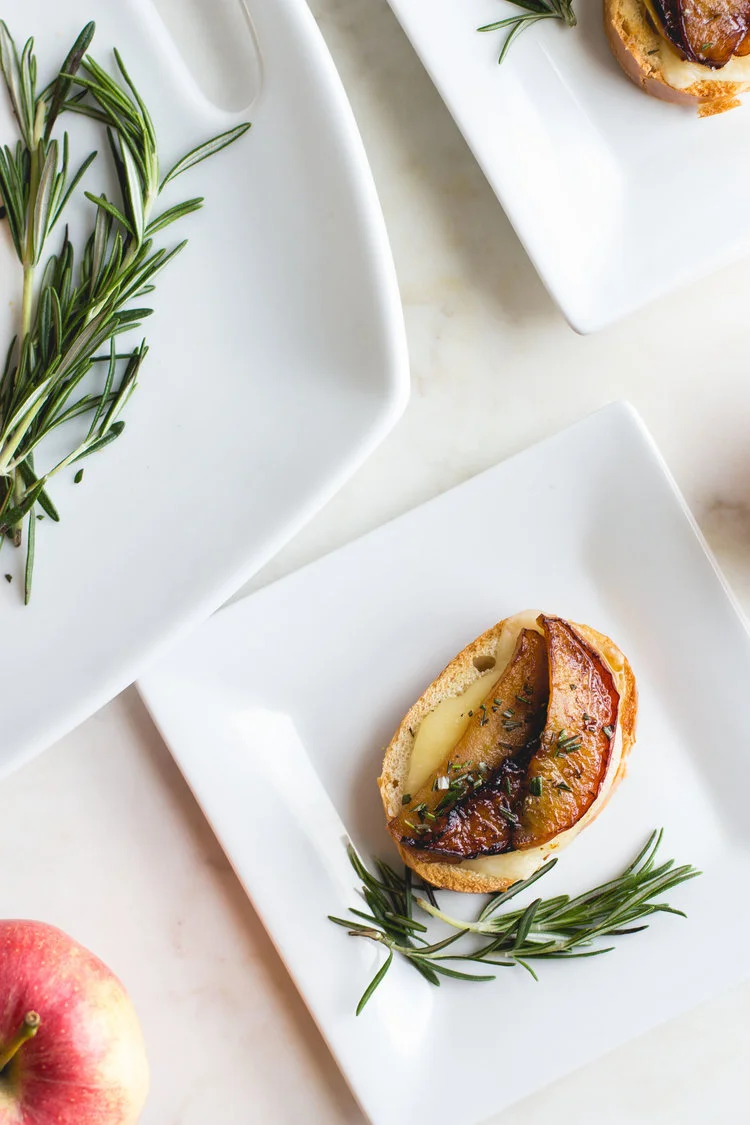 Crostini+with+Caramelized+Apples,+Fontina+++Rosemary.jpg