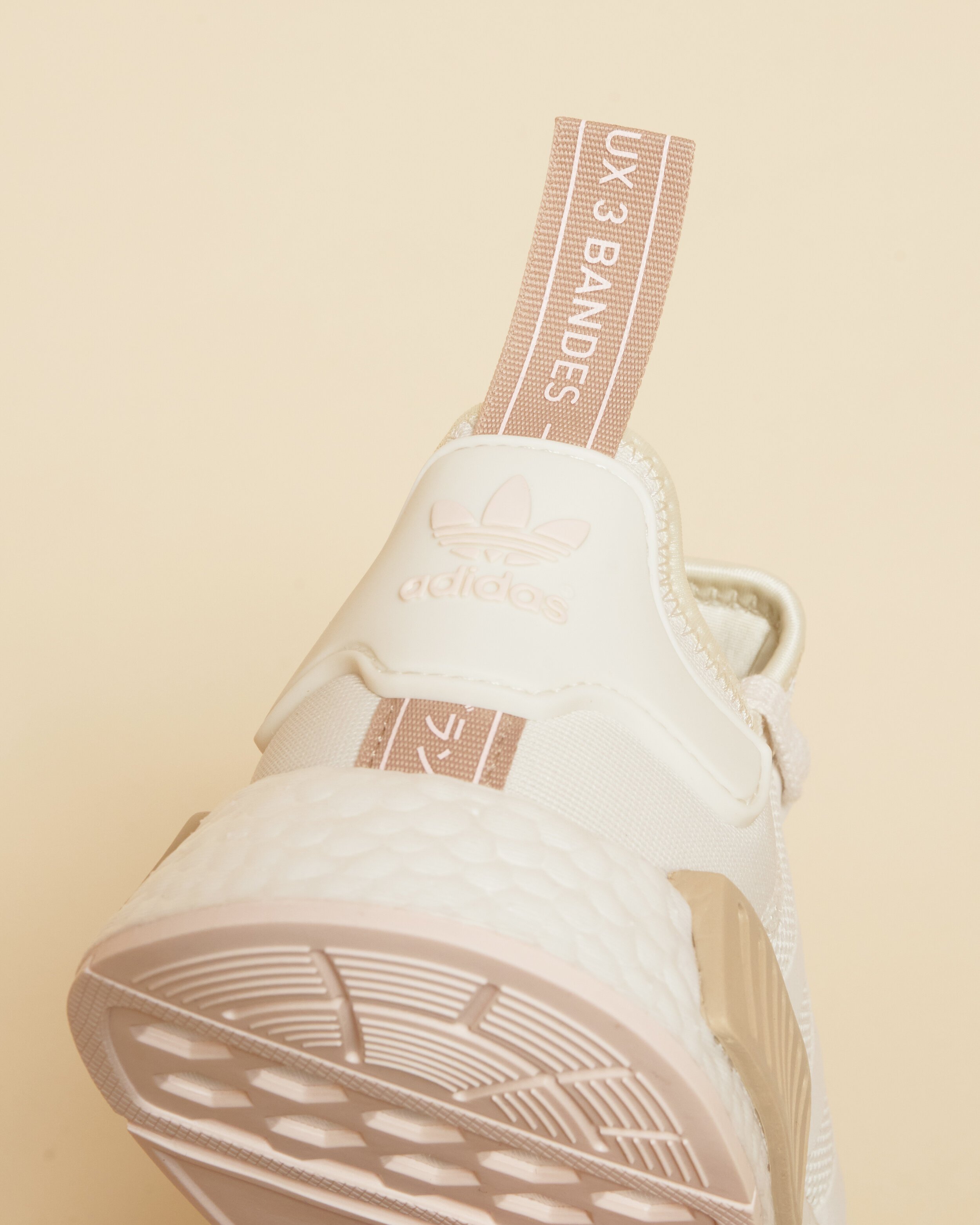 AR_FINISHLINE_NMD_WOMEN_OFF-MODEL_3.jpg