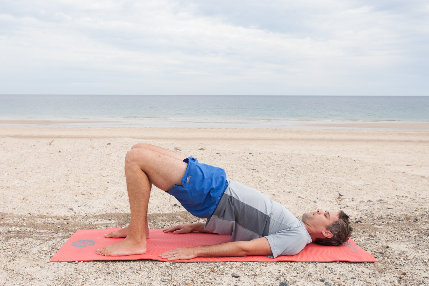BRIDGE Feel a stretch in the front of your hips while your glutes activate in the back of the hips
