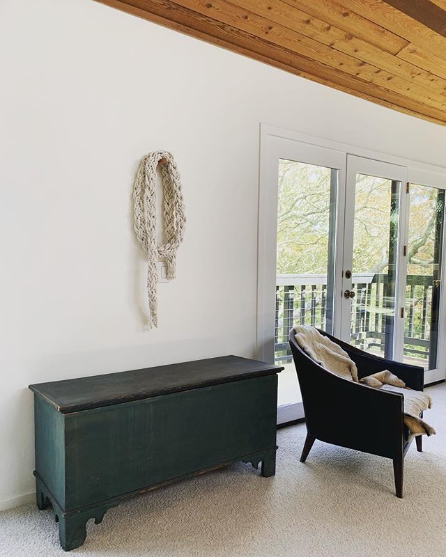 Playing around with how to bring these works into the home space. I have been living with it in the wall for a few days and I think I am liking it a lot in this spot. 
#rope #wallhanging #contemporaryart #fiber #fiberart #art #momartist #handmaderope