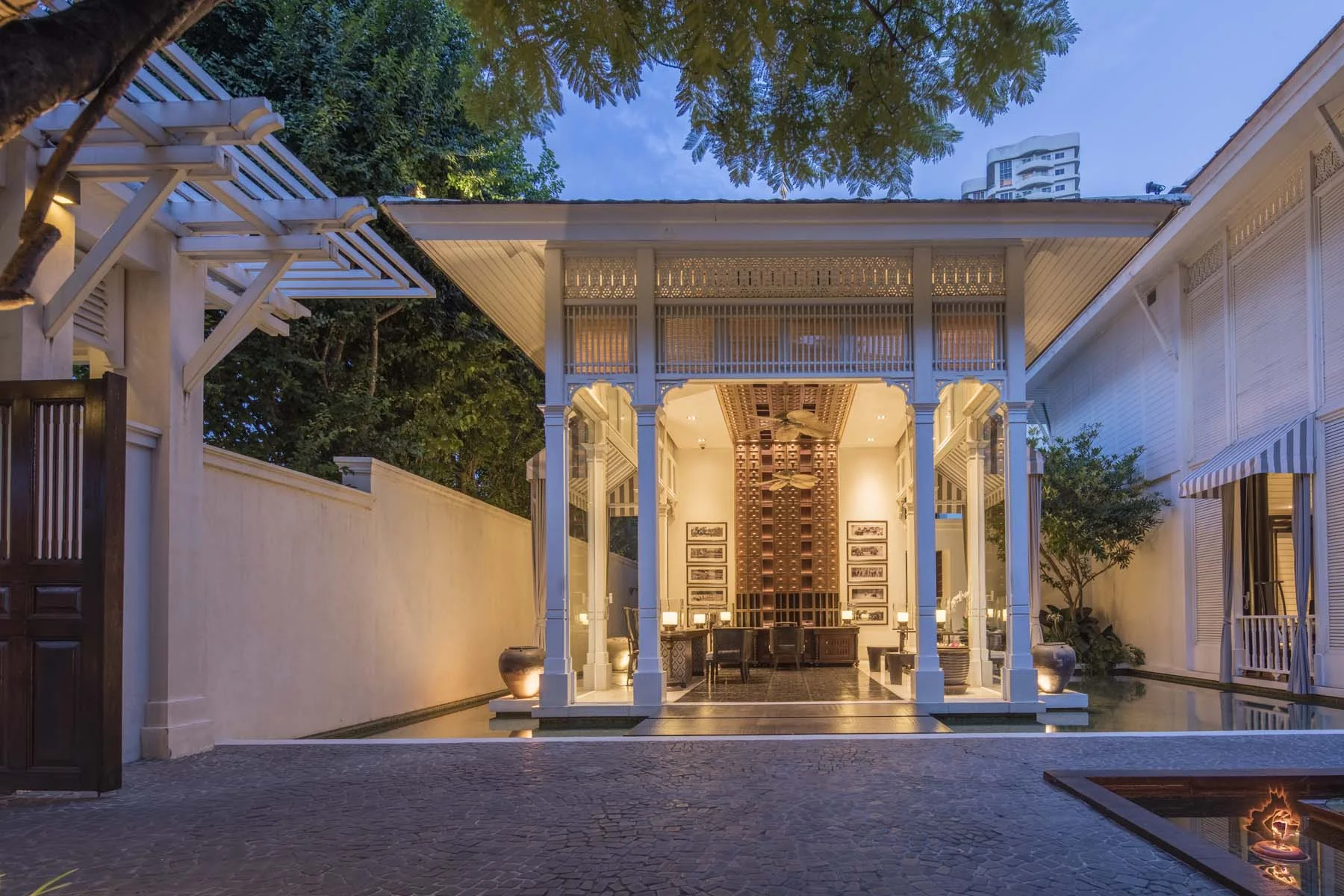 Lobby-242-HDR.jpg
