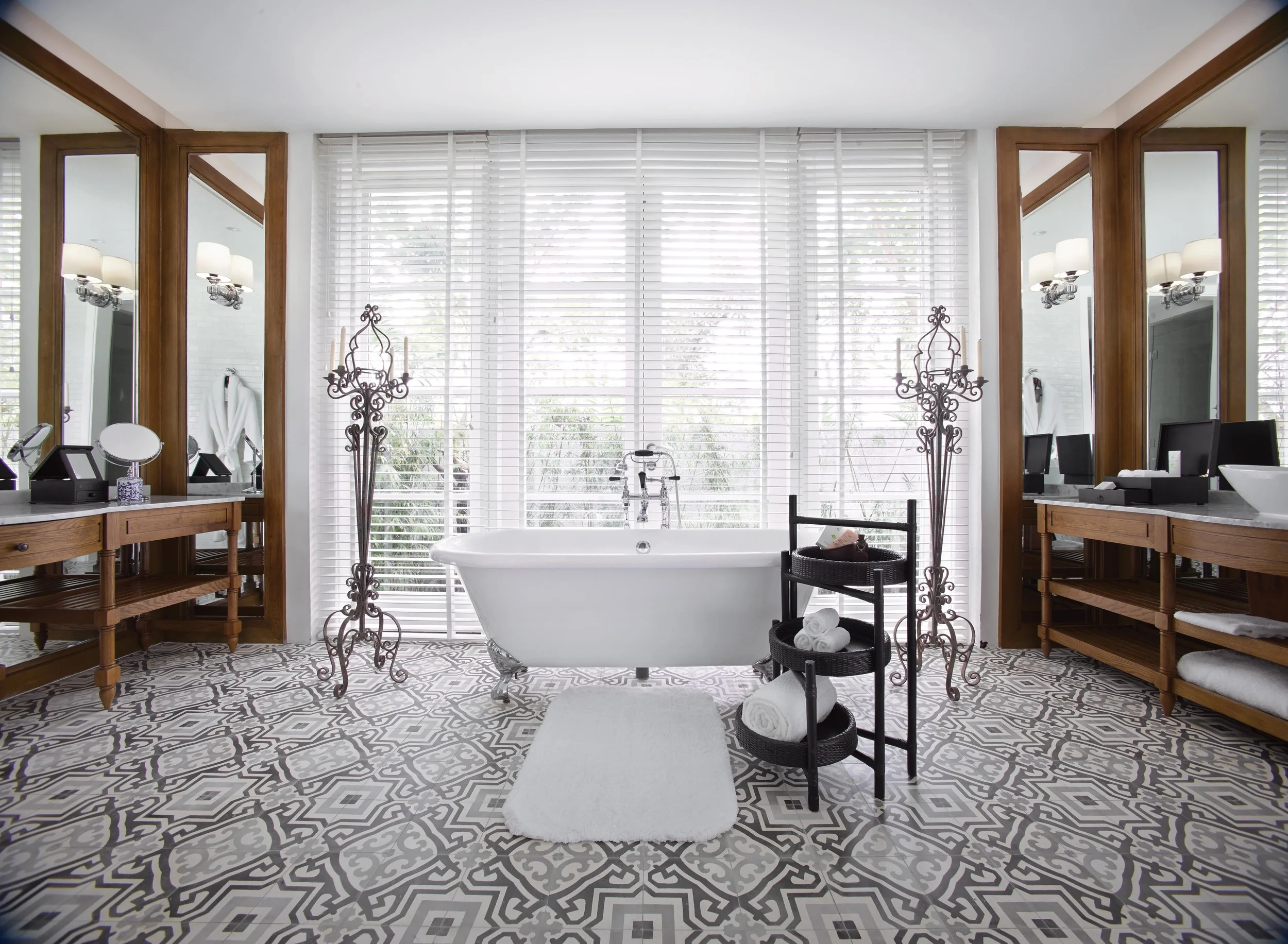 vanda_bathroom_11258+copy.jpg
