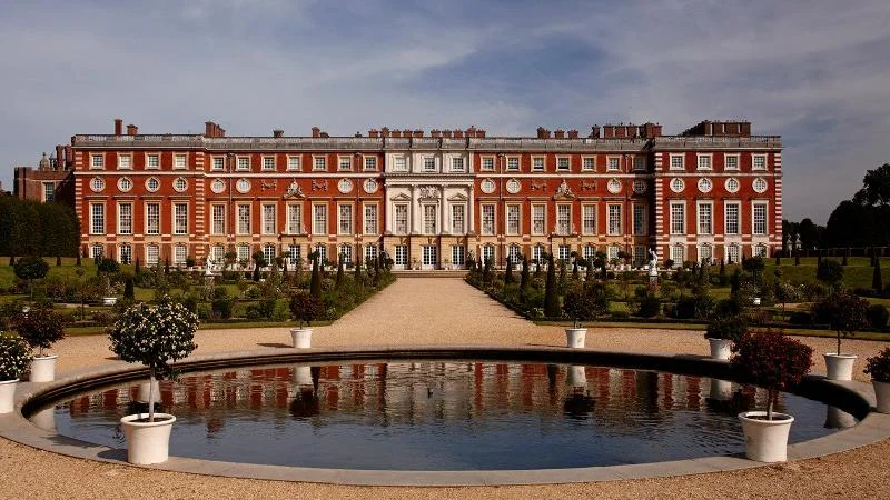 Hampton Court Palace1.jpg