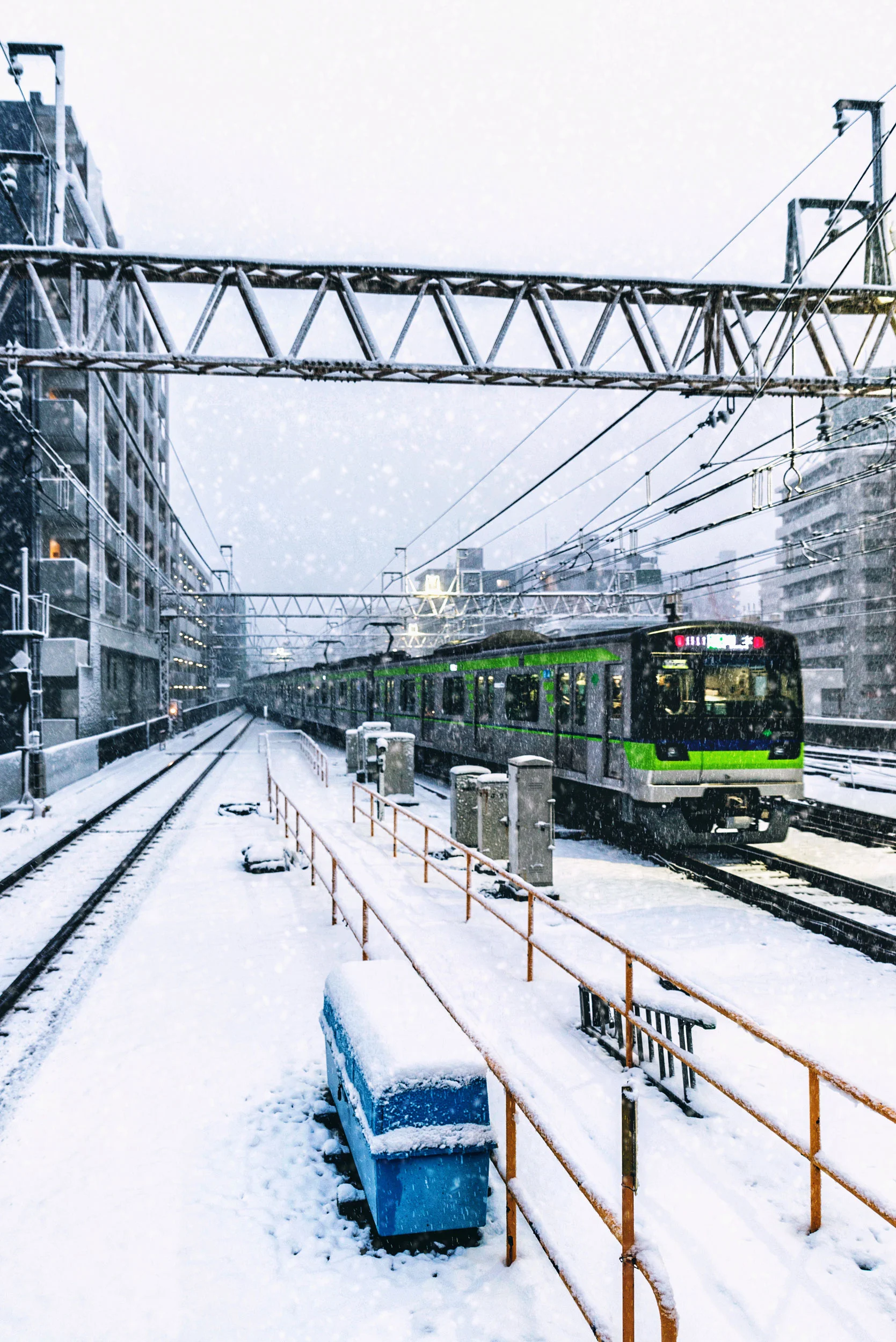 A Keio line train departs Sasazuka station bound for Hashimoto.