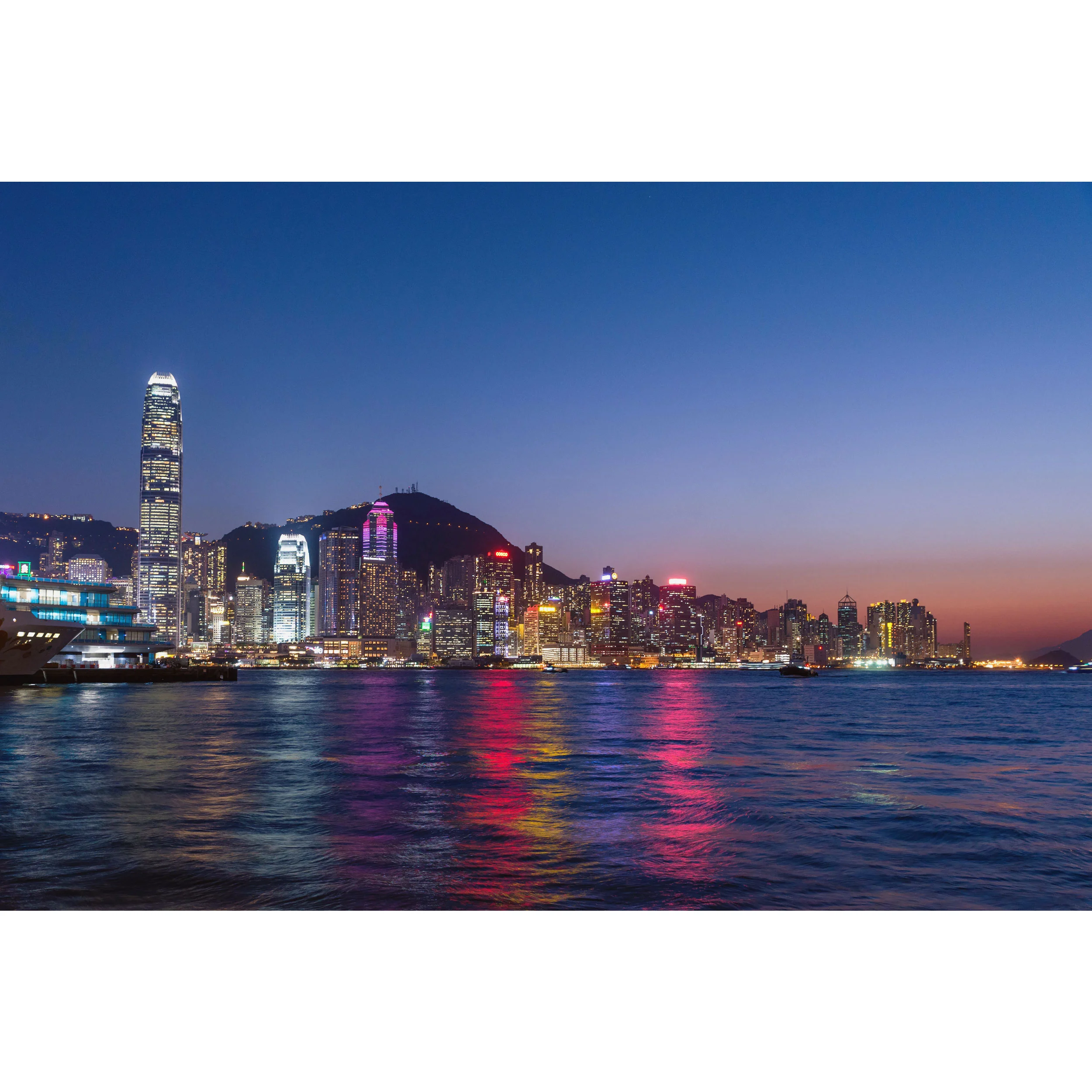 hk-hongkong-skyline-evening-02-main.jpg